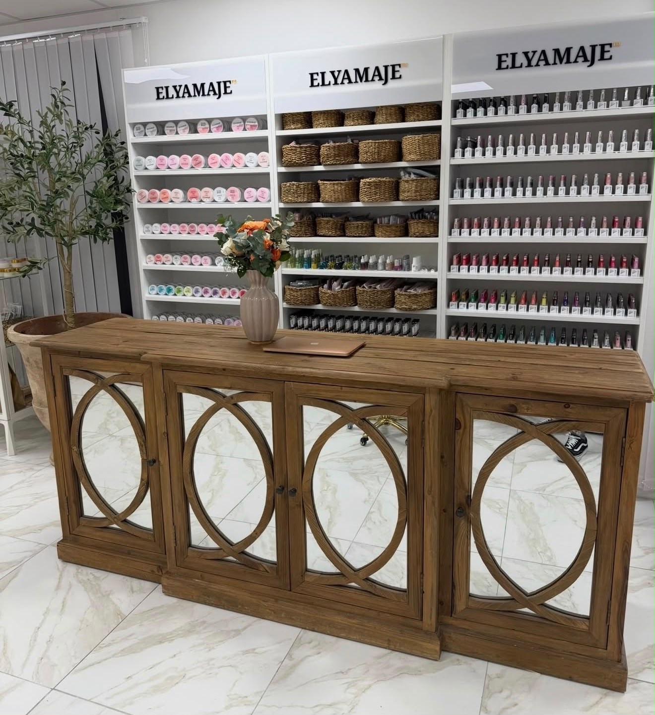 La boutique Beauté de l’Est Nail Store et ses produits Elya Maje
